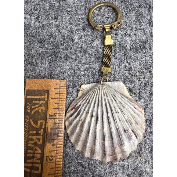 Scallop Shell Keychain With Vintage Brass Chain - Picture 2 of 3